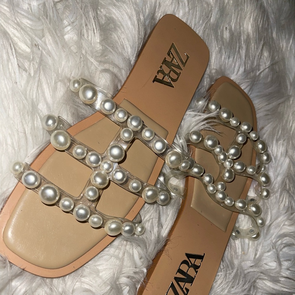 Zara pearl slides